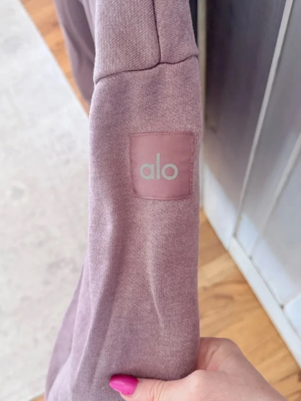 RARE! 🦄 ALO Yoga Chill Vintage Wash Hoodie M Woodrose Wash